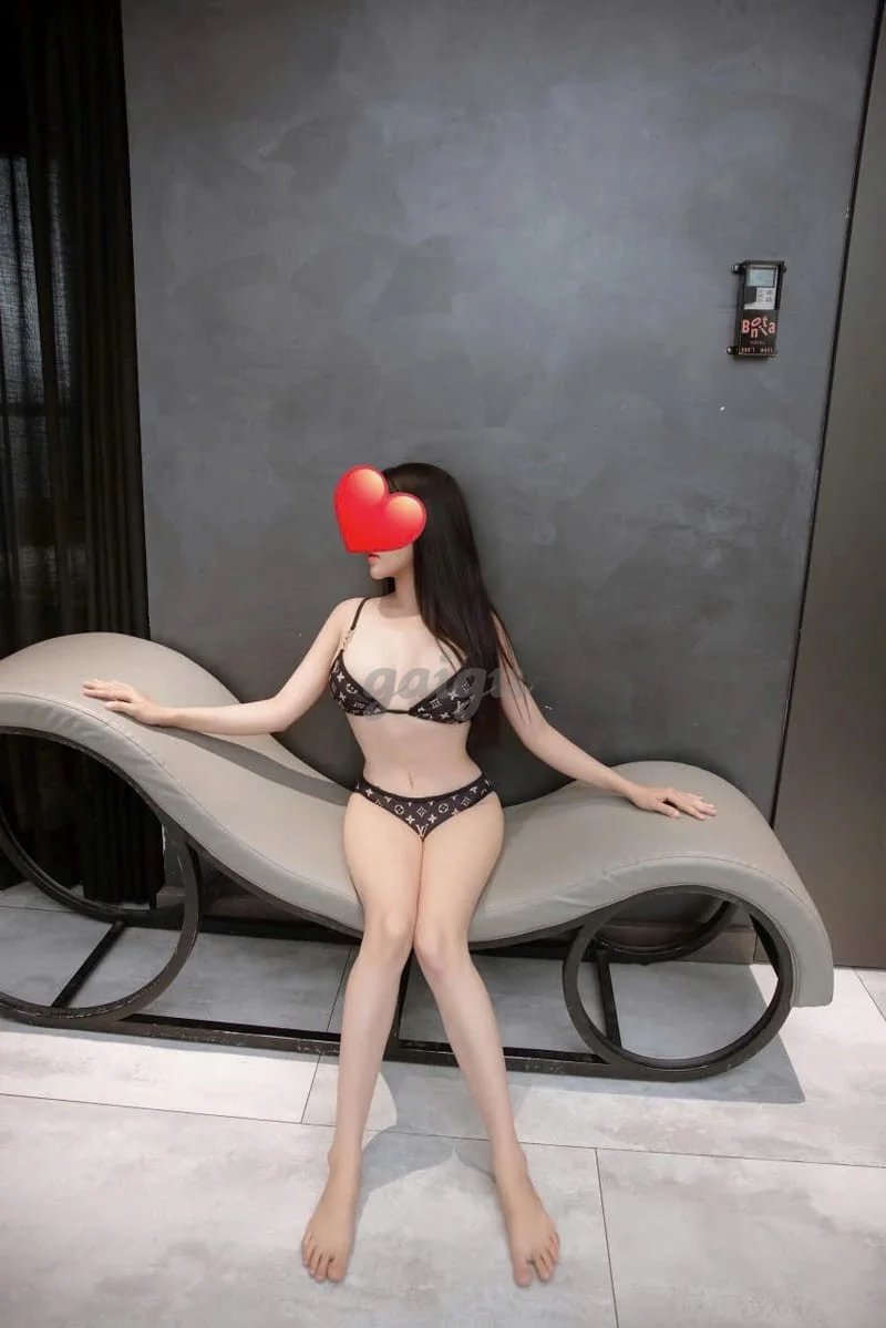 GÁI XINH BÉ SAM_ KHUÔN MẶT ẤN TƯỢNG_DA TRẮNG CHÂN DÀI_LÀM TÌNH MAX PHÊ