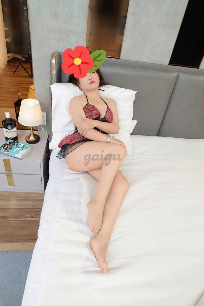 HỒNG ANH ---- MB DÂM ĐÃNG VÀ CHIỀU KHÁCH