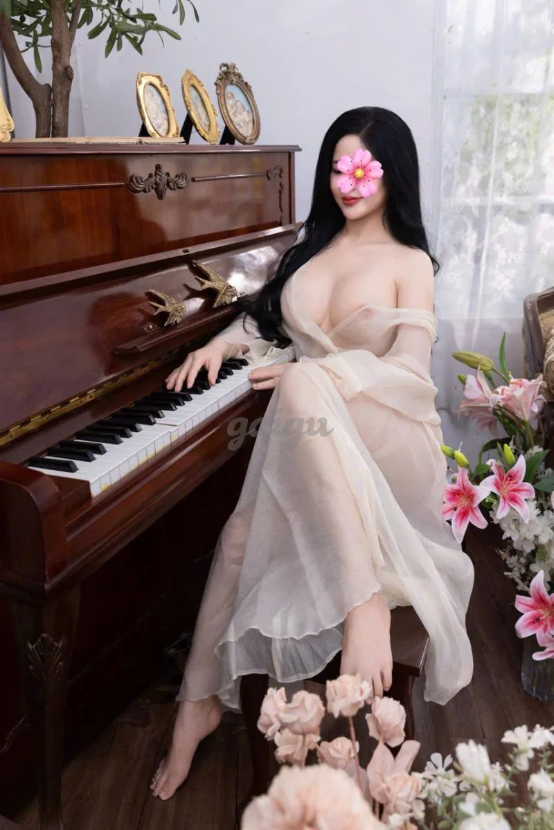 Videos Yến Nhi_ siêu vú khủng gái miền nam xinh đẹp da trắng vui tính dễ thương