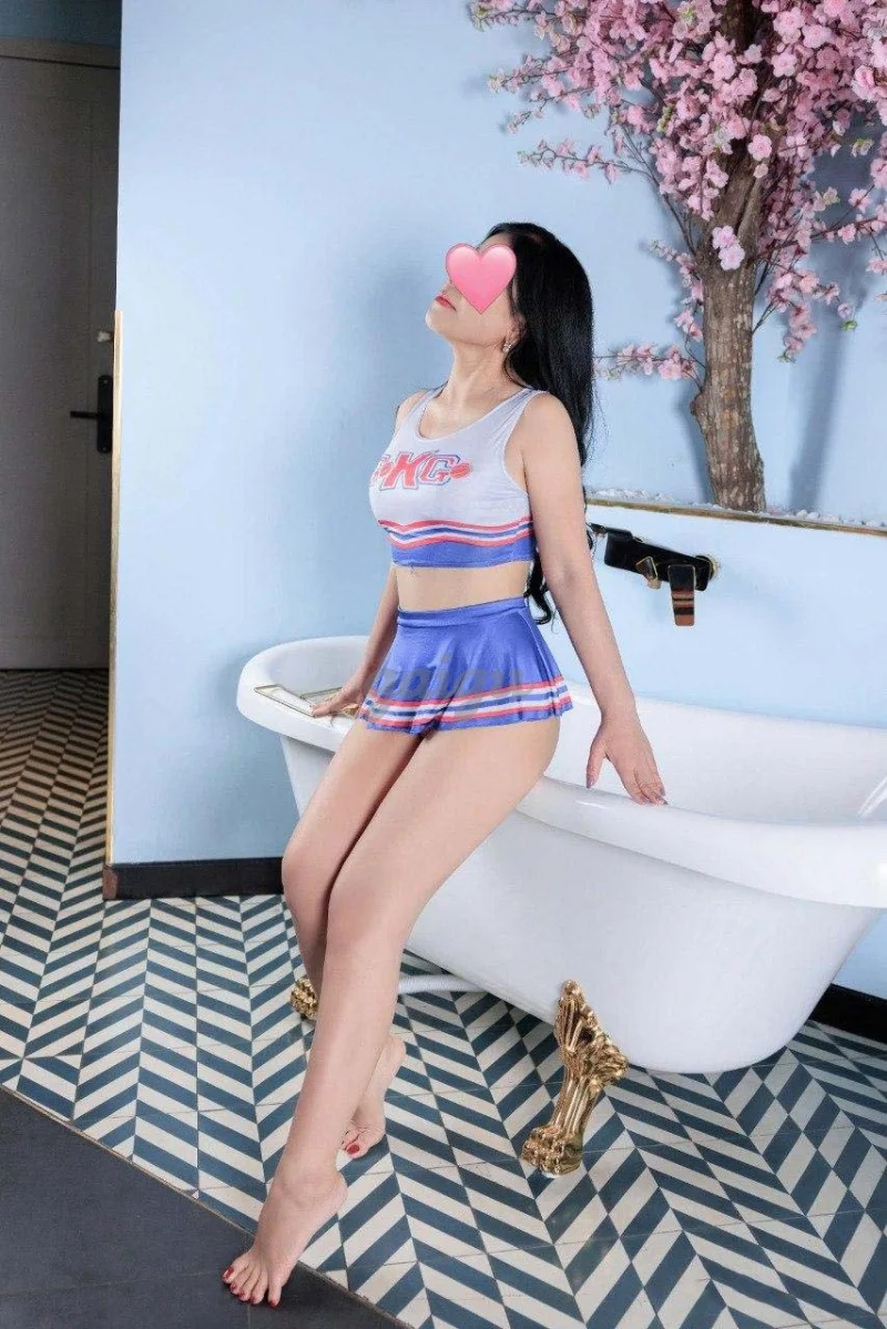 HOÀI THƯƠNG – GÁI VĂN PHÒNG, PHỤC VỤ NHIỆT TÌNH, CHU ĐÁO