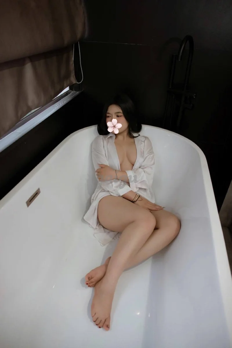 Ngọc Nhi - Chubby Đáng Yêu, Phục Vụ Nhiệt Tình