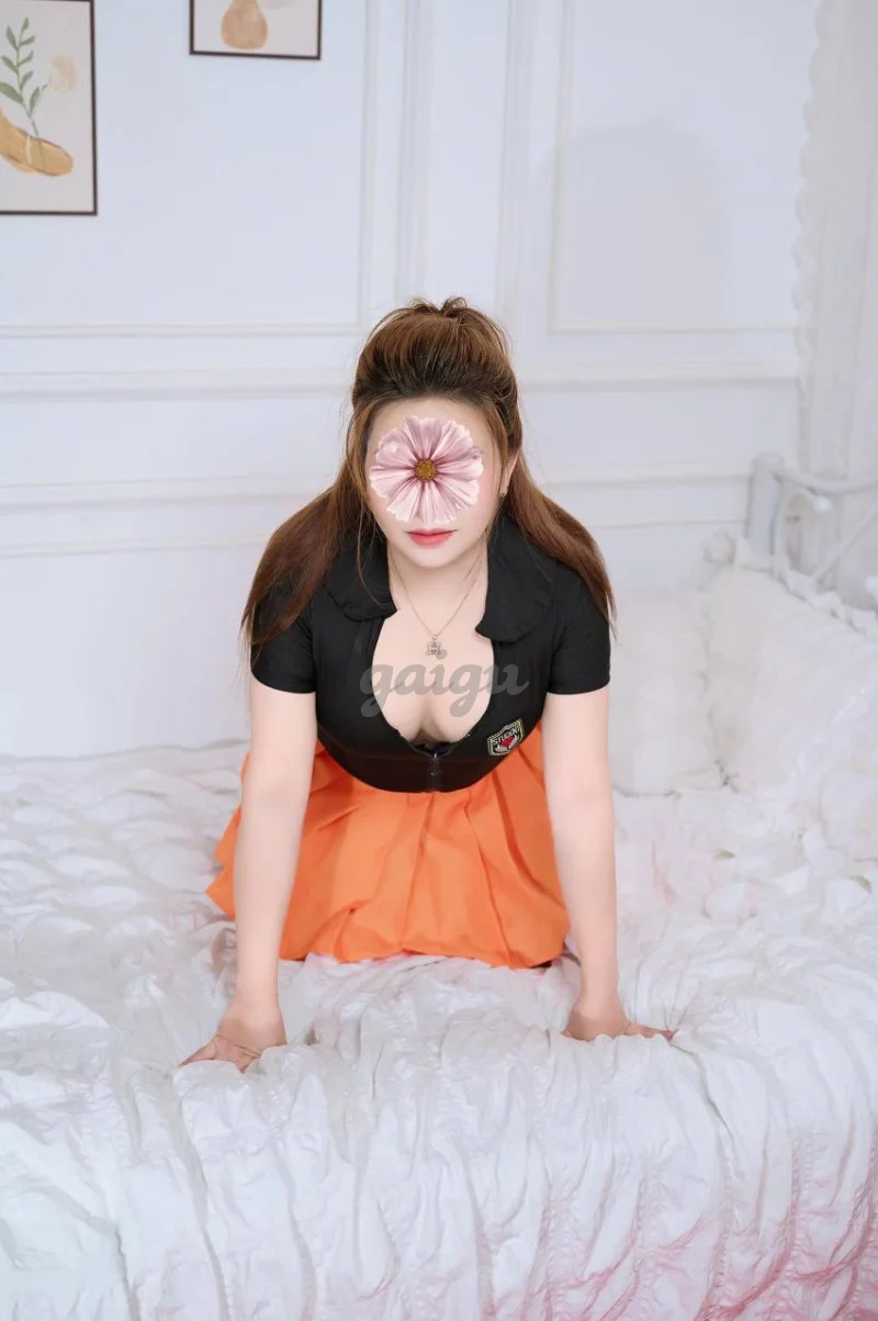 THUÝ LINH _  KHUÔN MẶT ƯA NHÌN - VÚ TO - MÔNG MẨY - NHẸ NHÀNG TÌNH CẢM NHƯ NGƯỜI YÊU