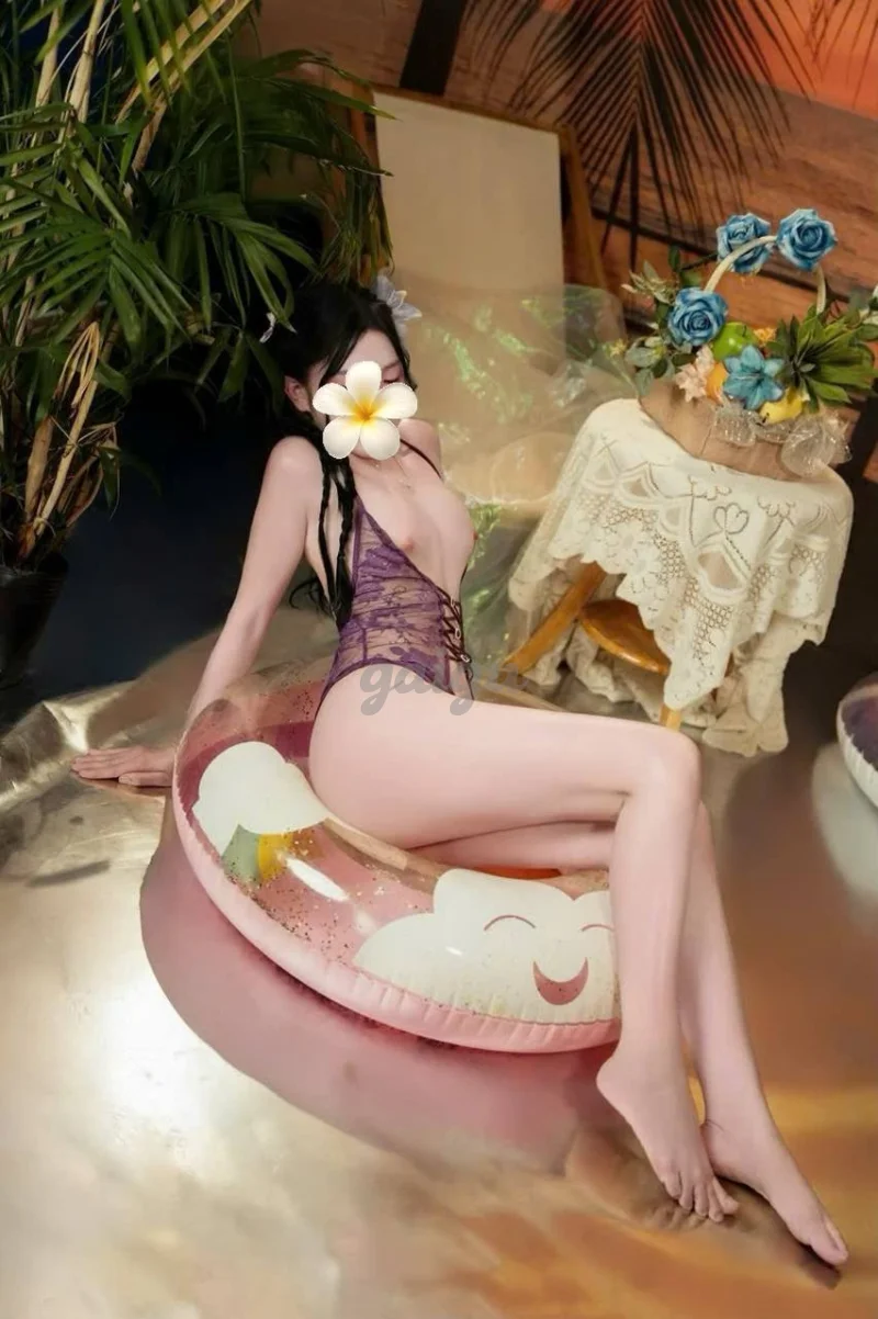 Quỳnh Trang_ Gái xinh chiều khách, body gợi cảm