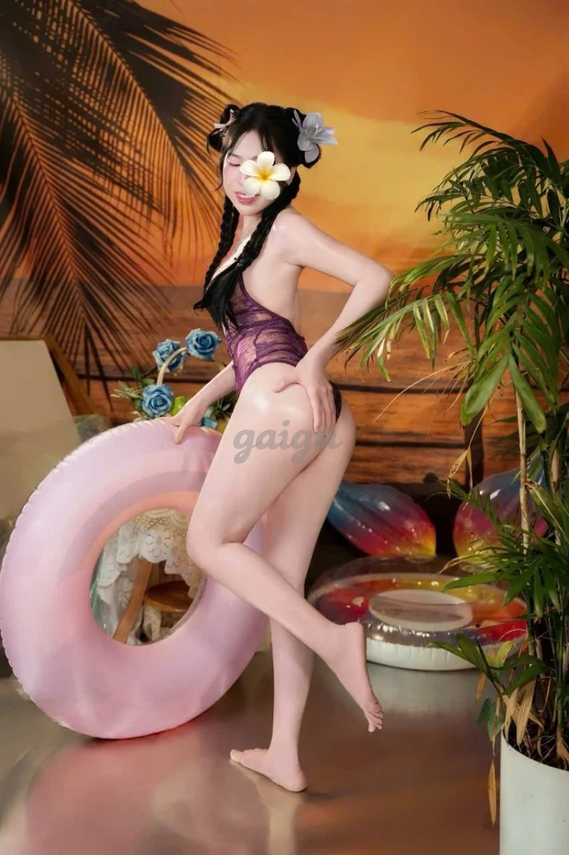 Quỳnh Trang_ Gái xinh chiều khách, body gợi cảm