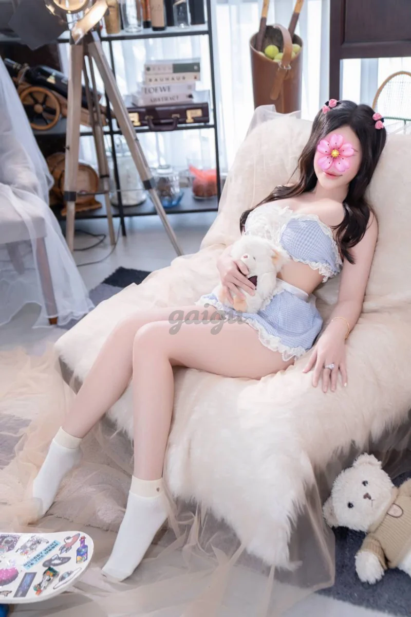 Anh Thư Xinh Đẹp Ngoan Hiền Chiều Khách