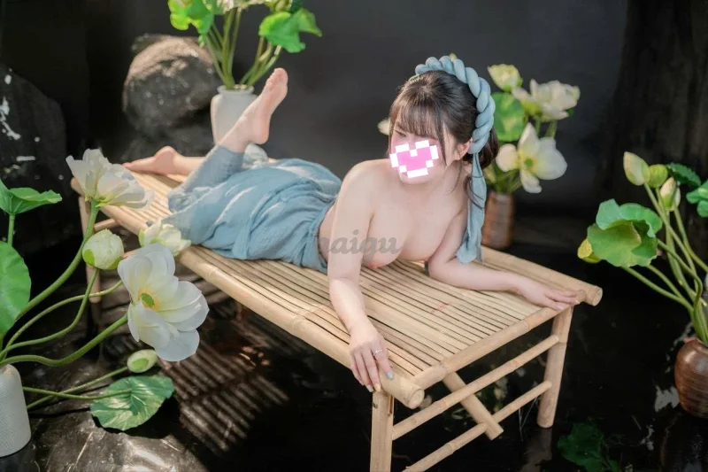 Bé An- Dáng cực quấn hút, và bím thơm tho gọn gàng