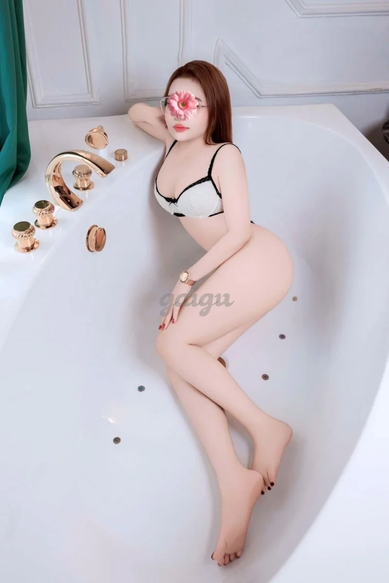 Phương Nhi ( New) xinh dâm , bú giỏi, sướng cực đỉnh