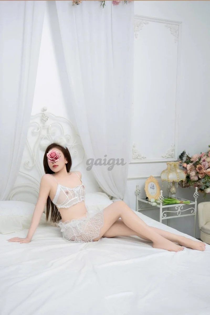 Bé Kẹo 2k3 Body chuẩn mẫu nóng bỏng hút hồn
