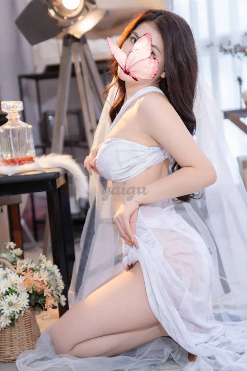 LINH LINH_ SEXY QUYẾN RŨ - KỸ NĂNG THẦN DÂM - VÚ TO BÍM KHÍT E CHIỀU CHUỘNG NHIỆT TÌNH ÔM ẤP NHƯ NGƯ