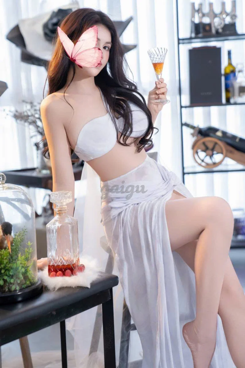 LINH LINH_ SEXY QUYẾN RŨ - KỸ NĂNG THẦN DÂM - VÚ TO BÍM KHÍT E CHIỀU CHUỘNG NHIỆT TÌNH ÔM ẤP NHƯ NGƯ