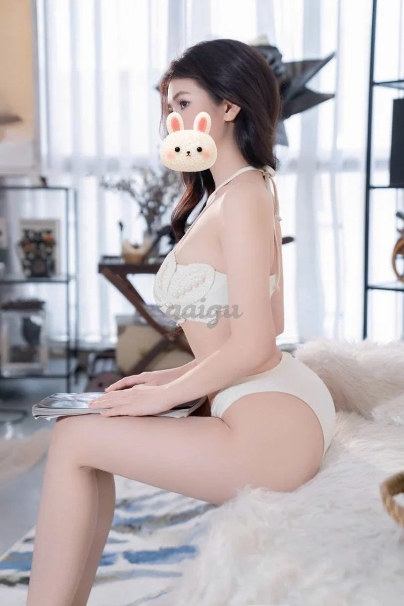 LINH LINH_ SEXY QUYẾN RŨ - KỸ NĂNG THẦN DÂM - VÚ TO BÍM KHÍT E CHIỀU CHUỘNG NHIỆT TÌNH ÔM ẤP NHƯ NGƯ