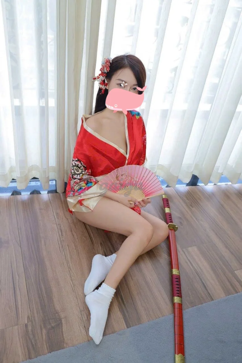 THU ANH --- XINH, DÂM, CHIỀU KHÁCH