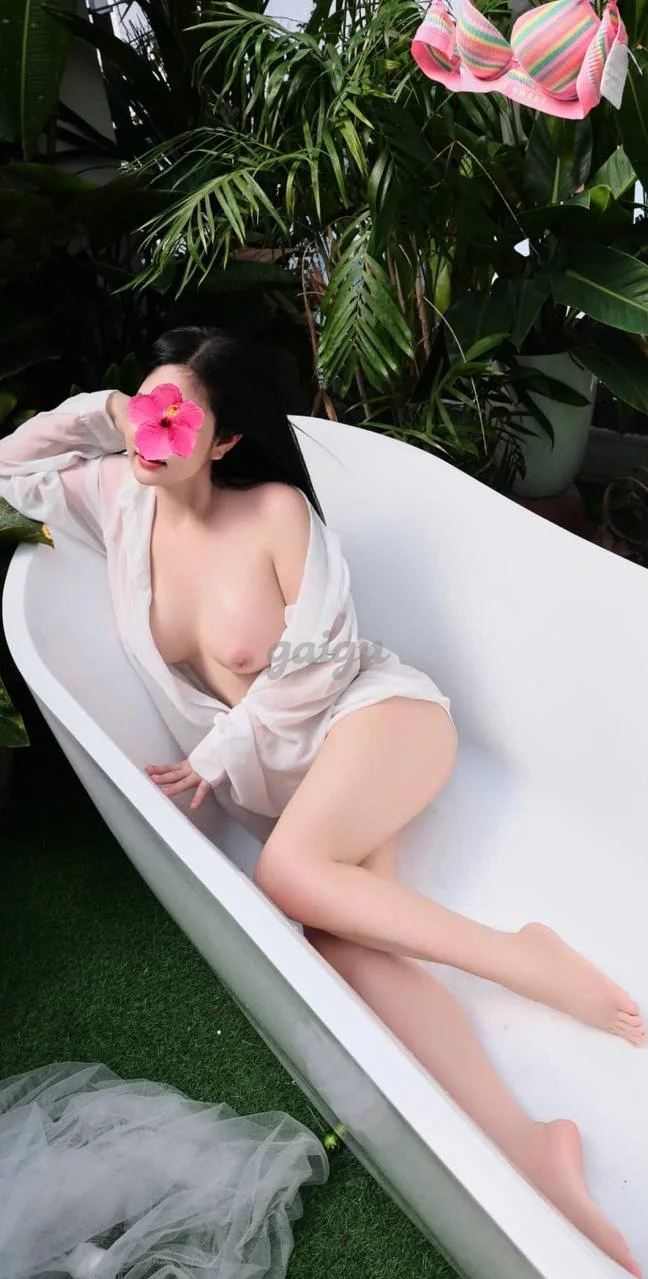 NGỌC LAN GÁI DÂM ĐAM MÊ TÌNH DỤC CHUYÊN KHOA KÈN SÁO CỰC CHIỀU KHÁCH