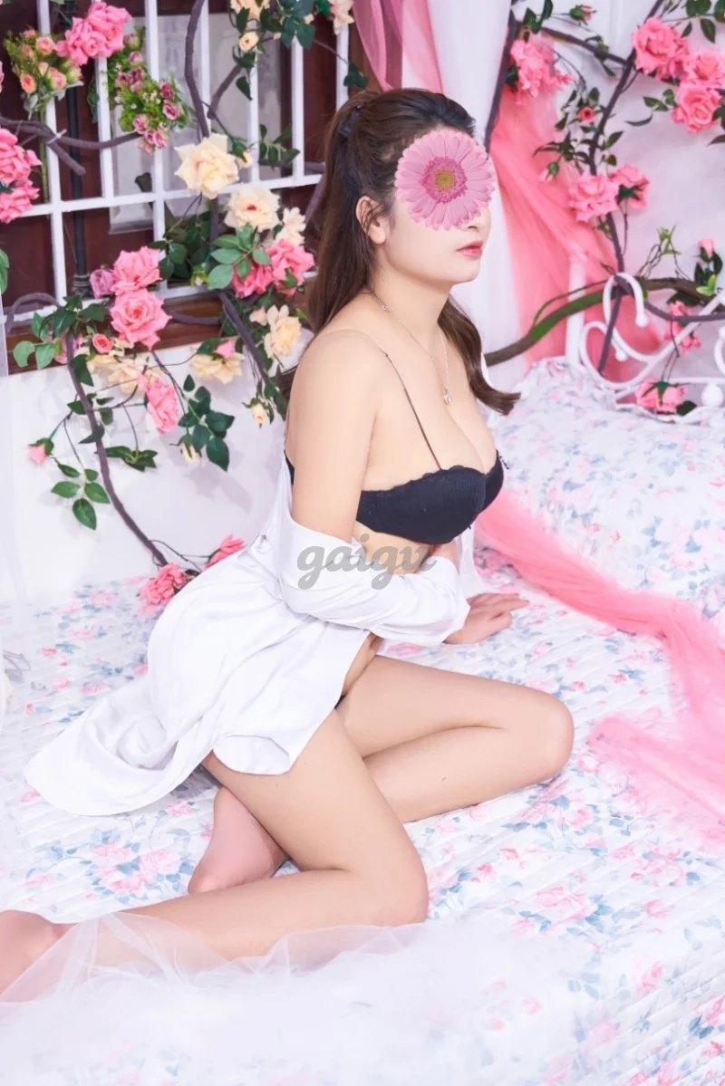 Minh Phương - Vú To Bướm Đẹp - Nóng Bỏng Và Hấp Dẫn - Tình Cảm Ngất Ngây