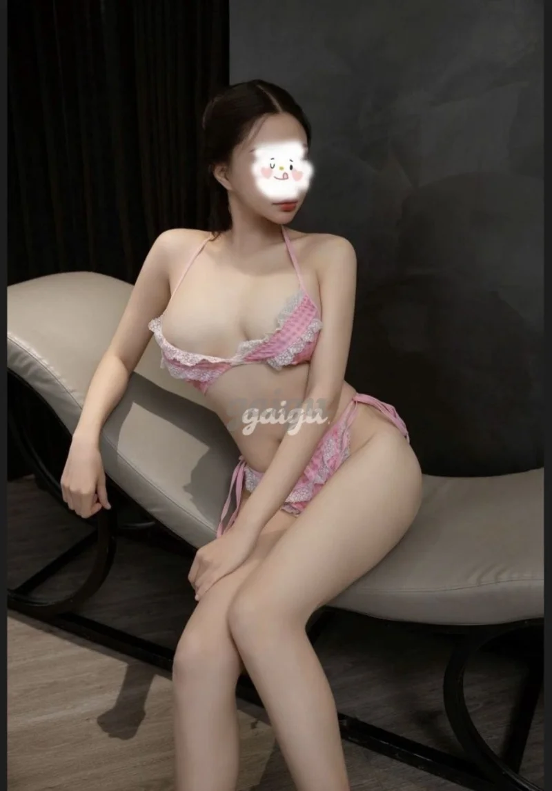 Ny Ny_ Gái xinh chiều khách, body nóng bỏng