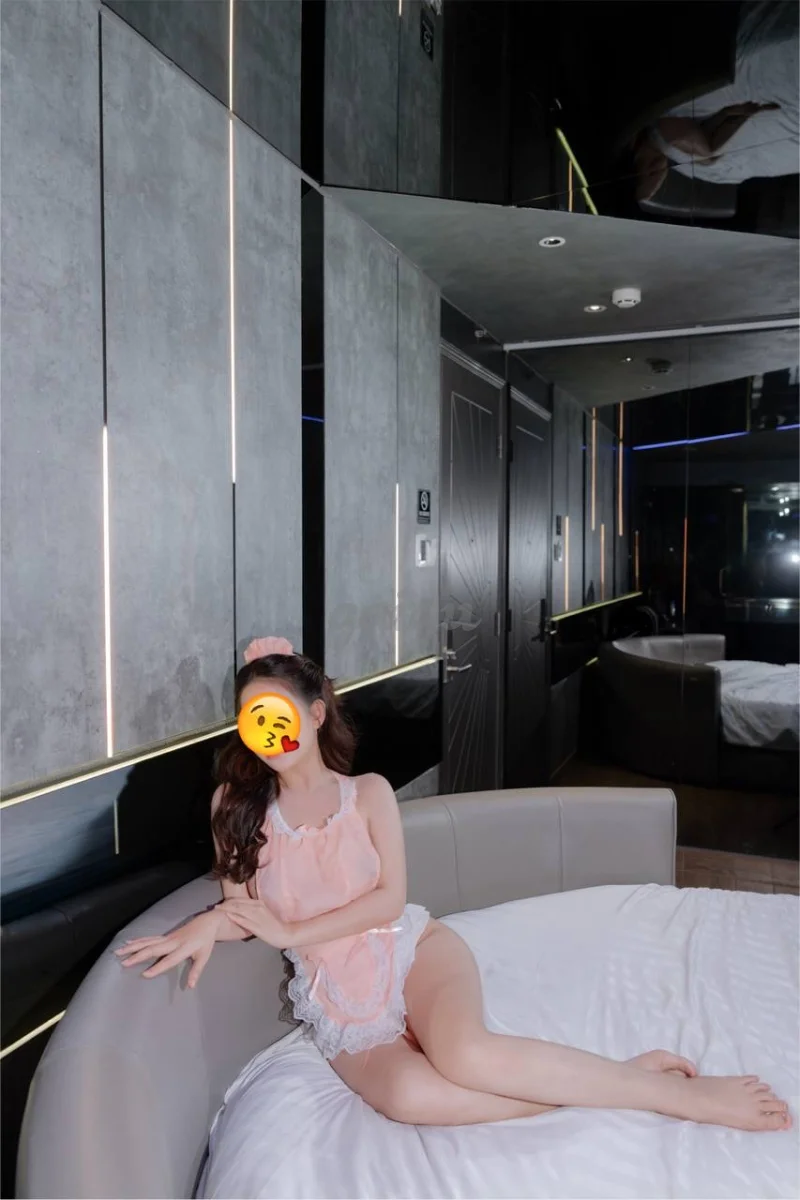⛔️TREO BÍM ⚠️[  KHÔNG XÁC THỰC THEO QUY ĐỊNH]
gen Z MIU MIU tuyệt thế giai nhân pro maximumm