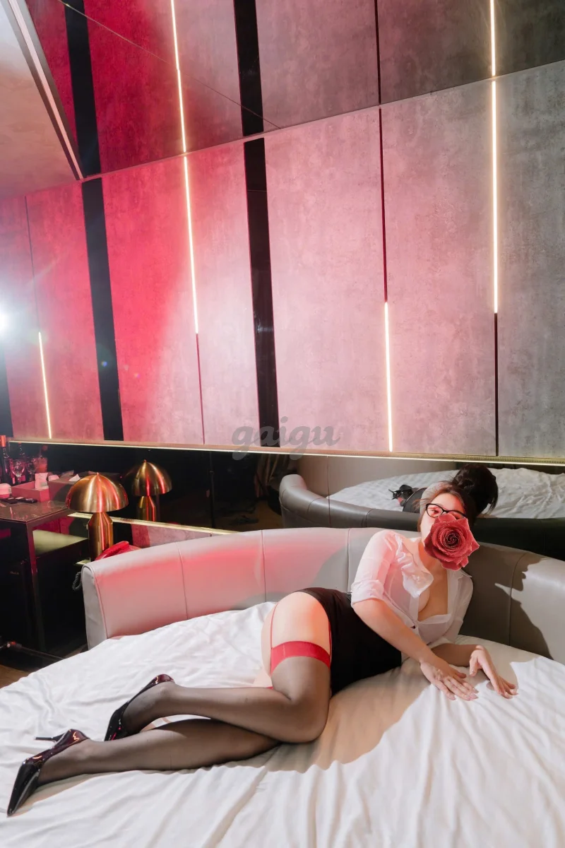THU VÂN - NỮ THẦN FACE CỰC XINH MÔNG BÍM CĂNG MỌNG