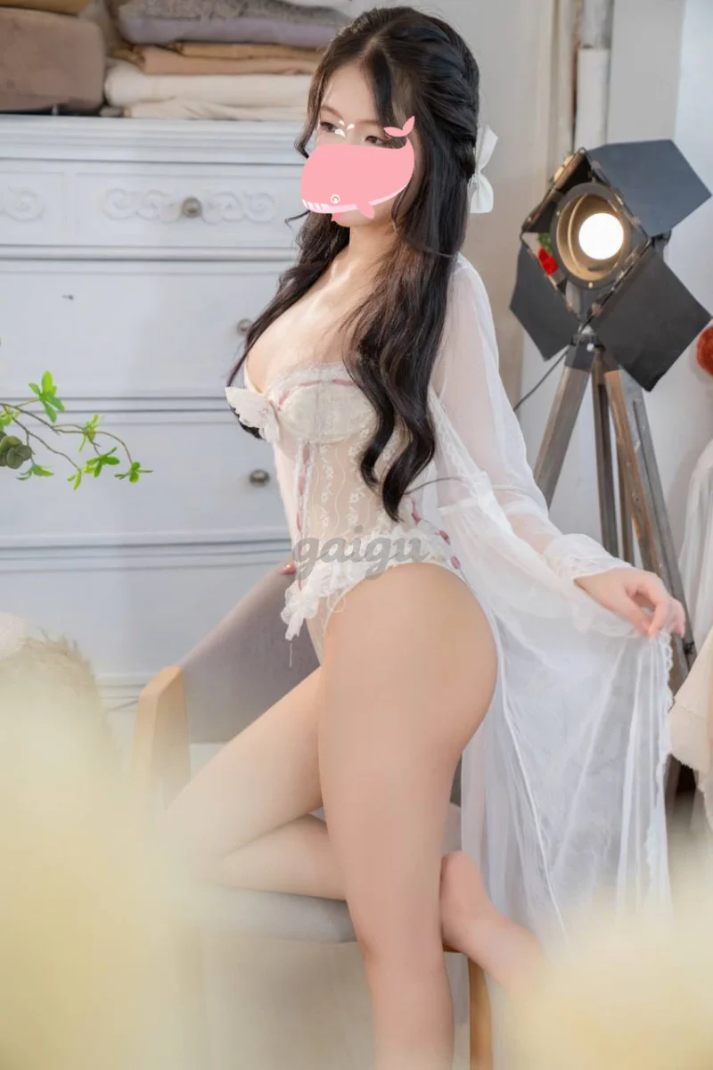 Vy Vy- em hàng tươi xanh, dể thương hấp dẫn!!!