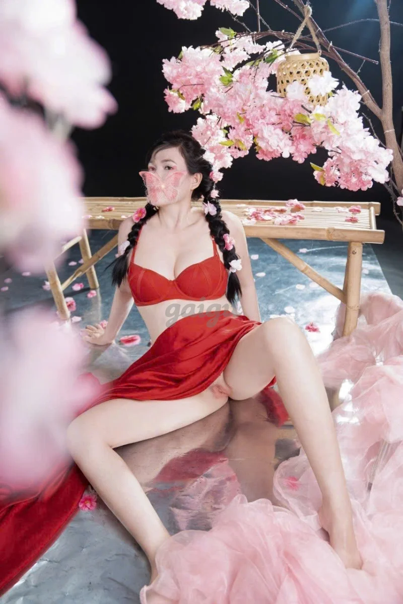 NHƯ NGỌC - EM GÁI XINH SANG MỚI ĐI LÀM, TÌNH CẢM NHƯ NGƯỜI YÊU,