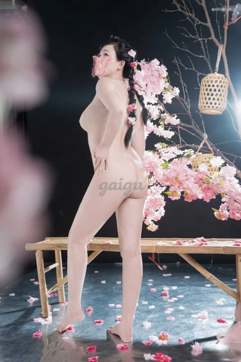 NHƯ NGỌC - EM GÁI XINH SANG MỚI ĐI LÀM, TÌNH CẢM NHƯ NGƯỜI YÊU,