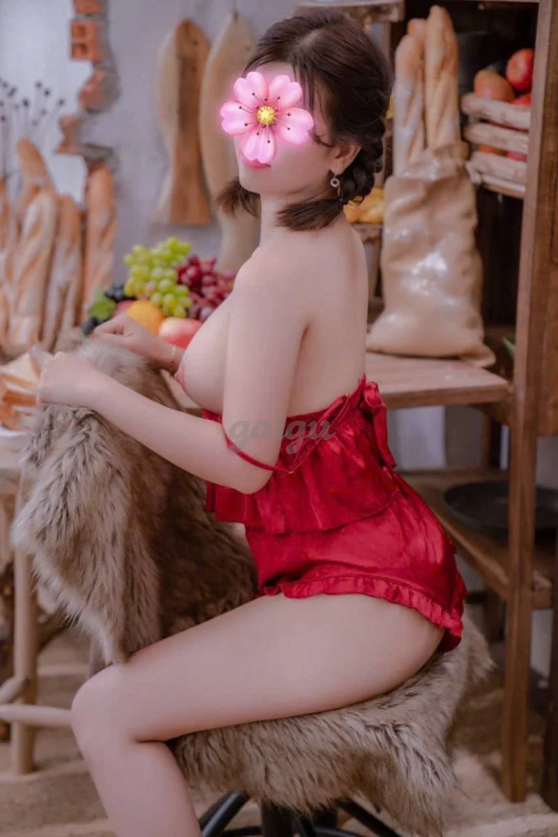 KIM OANH GÁI MIỀN TÂY SEXY DÂM THẦN CHIỀU KHÁCH TỚI BẾN NGON KHÓ CƯỠNG