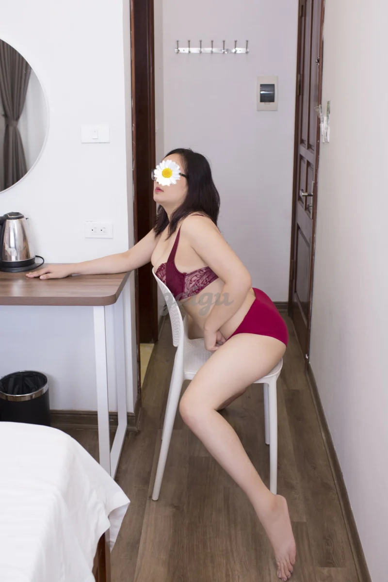 Linh Béo-Em Hàng Tình Cảm, Body Đầm Chắc, Cực Kì Chiều Khách, Có Dịch Vụ Mass