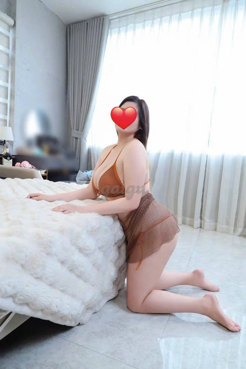 NGỌC NHI XINH ĐẸP VÚ BỰ BÚ LIẾM CU VÉT MÁNG MÔNG TO GOGGY DÂM BAO PHÊ