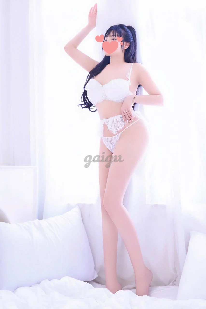 LINH NHI MODEL MẪU XINH NGON ĐẲNG CẤP RẤT HỢP GU AE