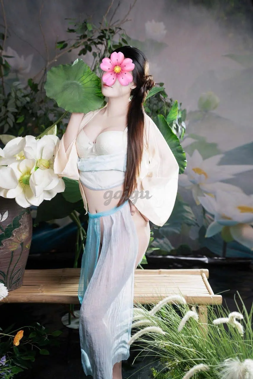 NGỌC CHÂU Gái xinh chiều khách, body gợi cảm