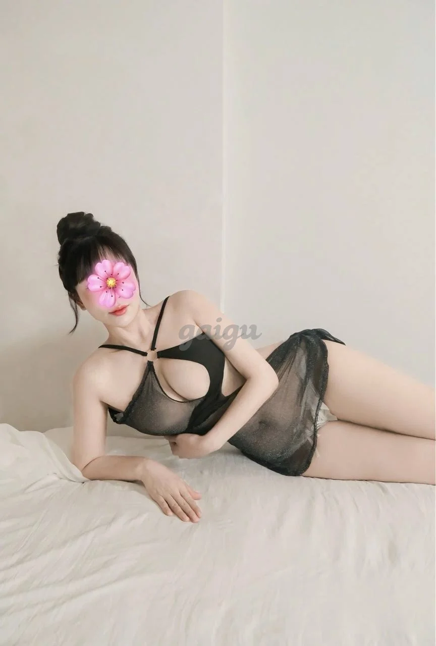 PHƯƠNG NHI -MẶT XINH-THÂN HÌNH ĐẸP-VÚ TO