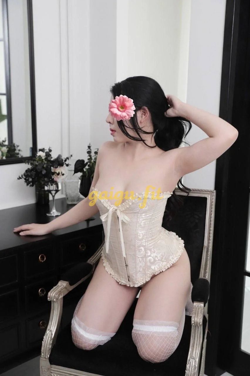 KHÁNH NHI DÂM NỮ MẶT XINH THÂN HÌNH GỢI DỤC LÀM TÌNH CHUYÊN NGHIỆP