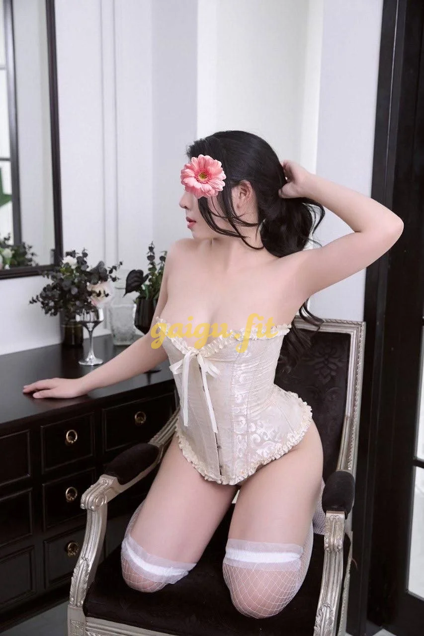 KHÁNH NHI DÂM NỮ MẶT XINH THÂN HÌNH GỢI DỤC LÀM TÌNH CHUYÊN NGHIỆP