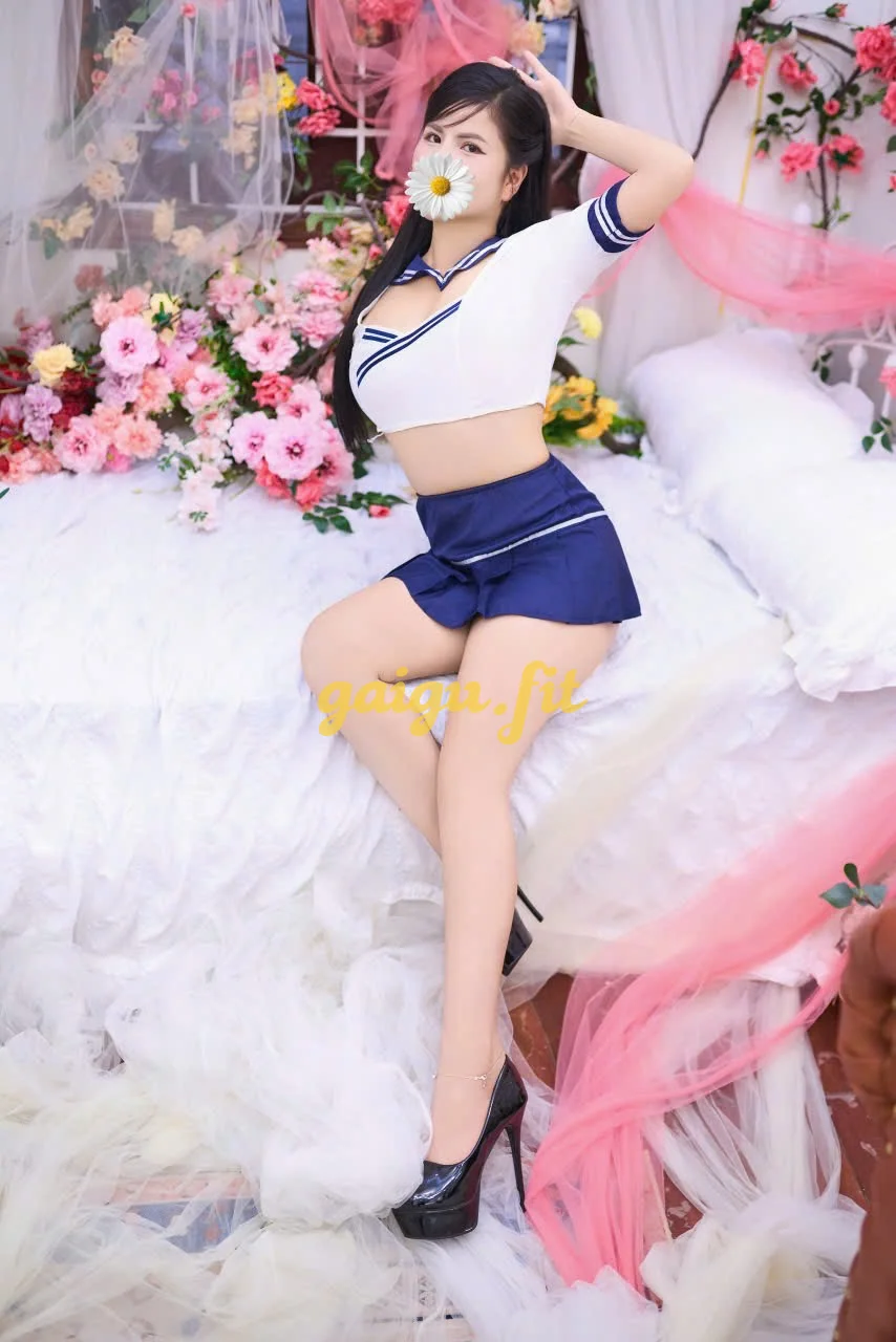 HUYỀN ÂN - NGOAN XINH YÊU - VÚ TO TRÒN MÔNG CONG - BƯỚM HỒNG HÀO - NHIỆT TÌNH CHIỀU KHÁCH