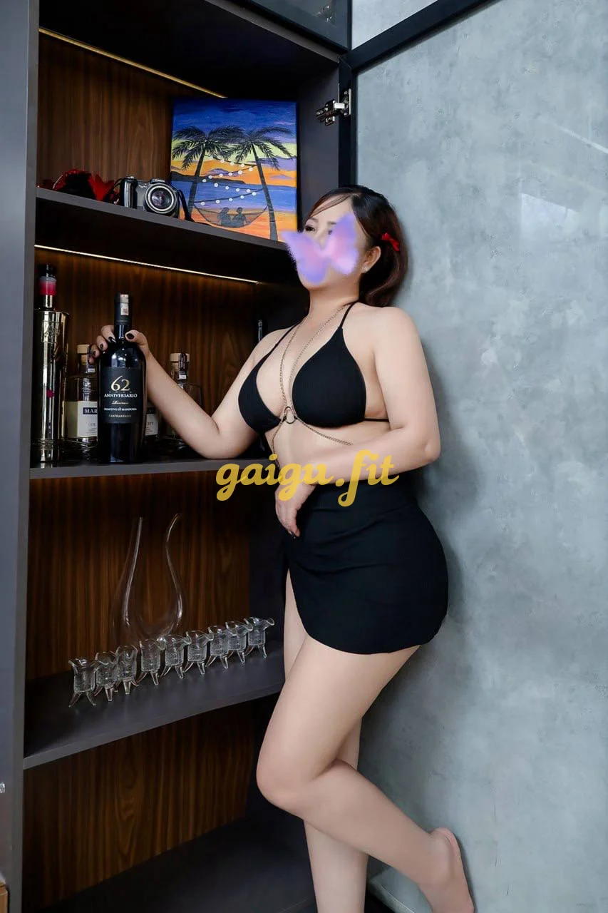 Thúy Diễm - Xinh, Duyên Quyến Rũ, Hàng Tình Cảm Giá Hạt Dẻ Cho Anh Em Xã Lũ