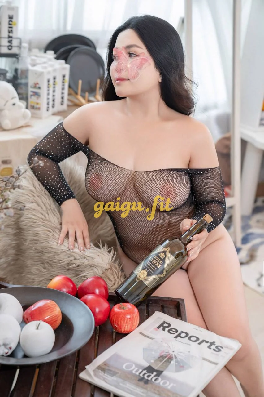 LILY CÔ EM SĂN CHẮC TÌNH CẢM NHẸ NHÀN
