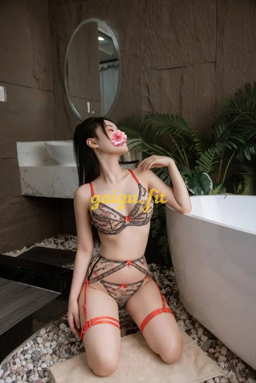 ❤️CÓ CLIP SEXY❤️NHƯ NGỌC XINH XẮN NHIỆT TÌNH BÚ LIẾM CÁC KIỂU RẤT TÌNH CẢM VÀ CHIỀU CHUỘNG KHÁCH
