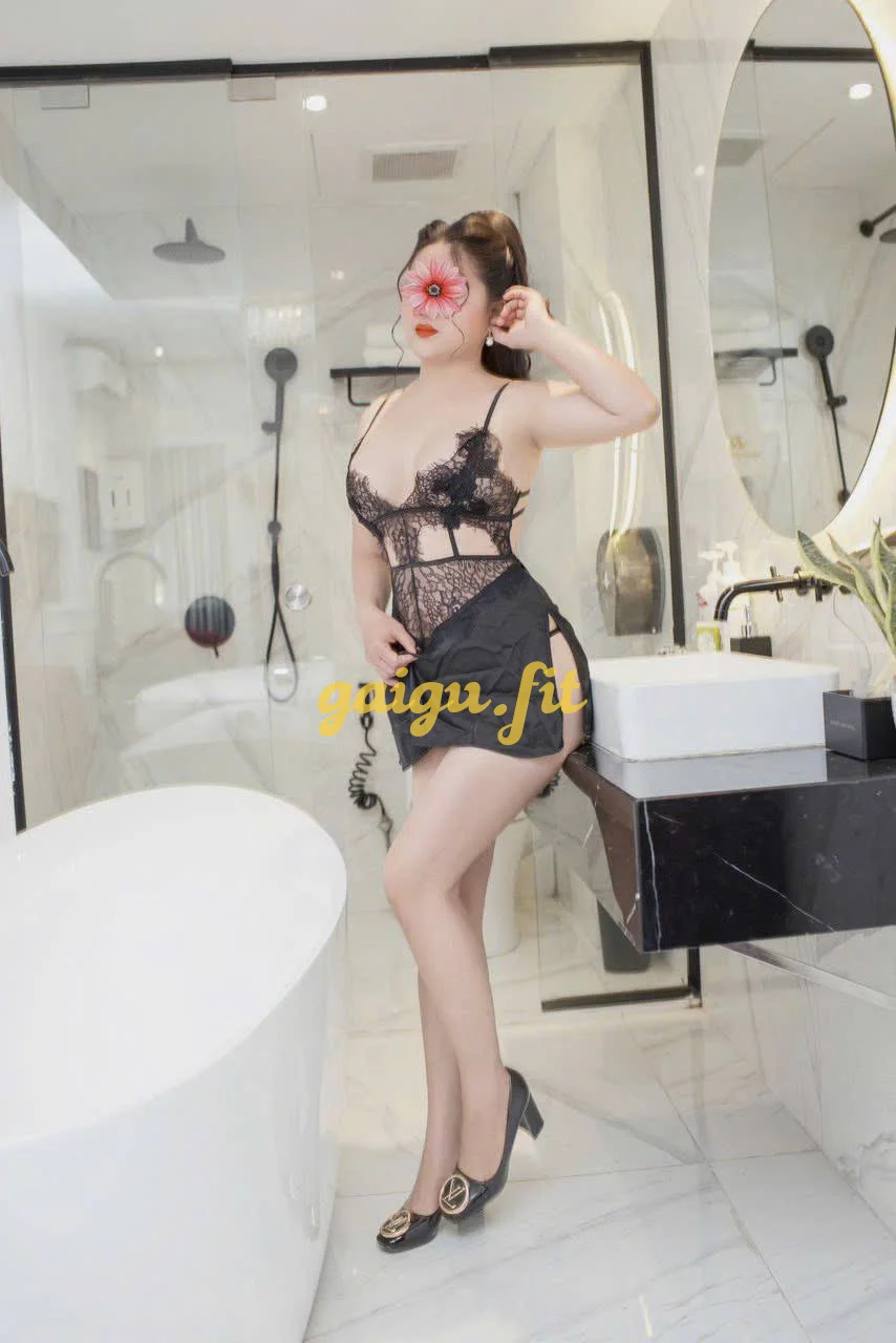 NGÂN KHÁNH _ VÚ BỰ _ MÔNG TO _ BODY NGON _ LÀM TÌNH GIỎI _ HÀNG CỰC DÂM VÀ CHIỀU KHÁCH