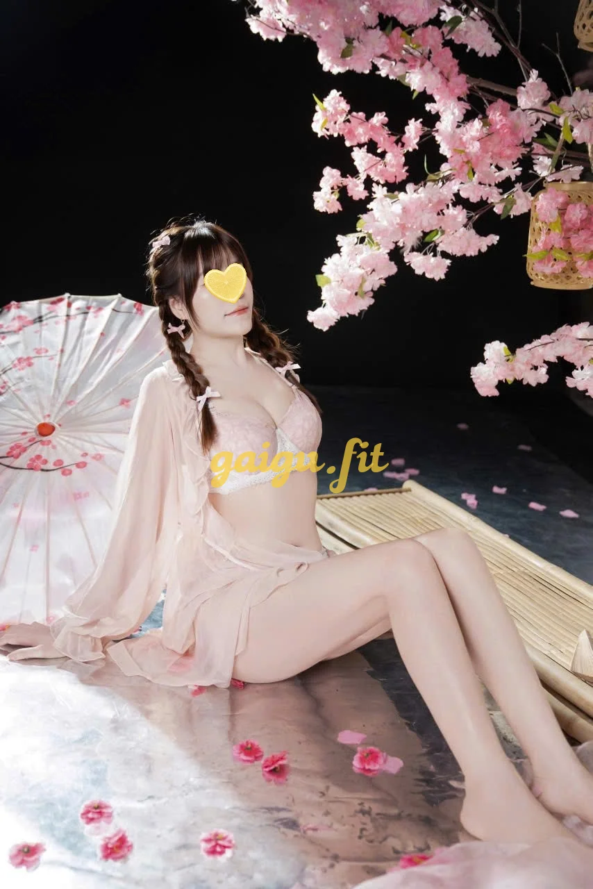 YẾN NHI DÁNG MÌNH DÂY TÌNH CẢM VUI VẺ