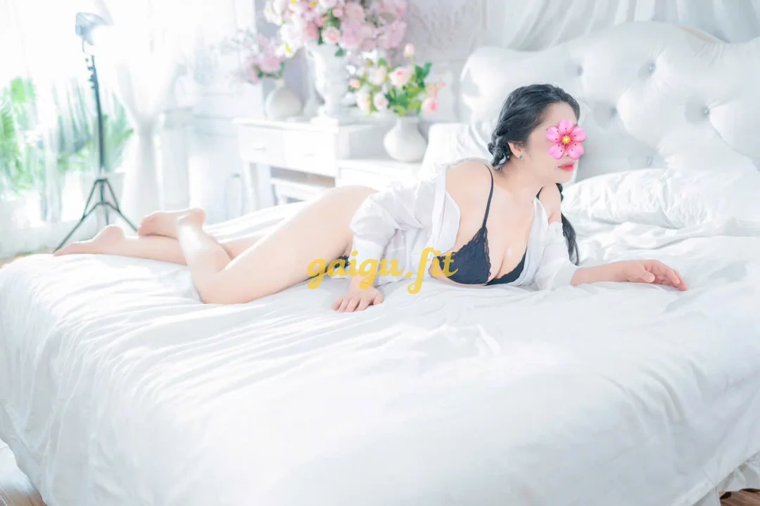 MAI LAN - EM HÀNG MỚI LÊN SÓNG - DÁNG NUỘT QUYẾN RŨ - NGOAN HIỀN CHIỀU KHÁCH - VÚ TO BƯỚM HỒNG HÀO