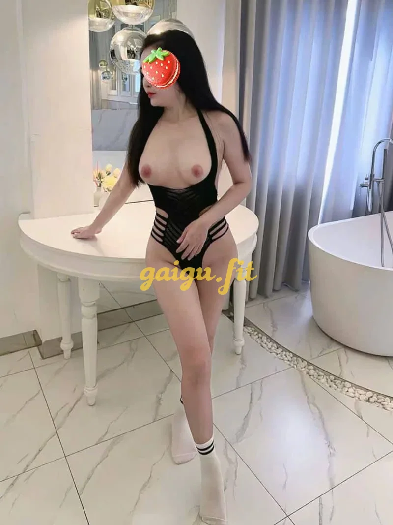 Thiên Vy 1m68 hình dt chân thật 100%