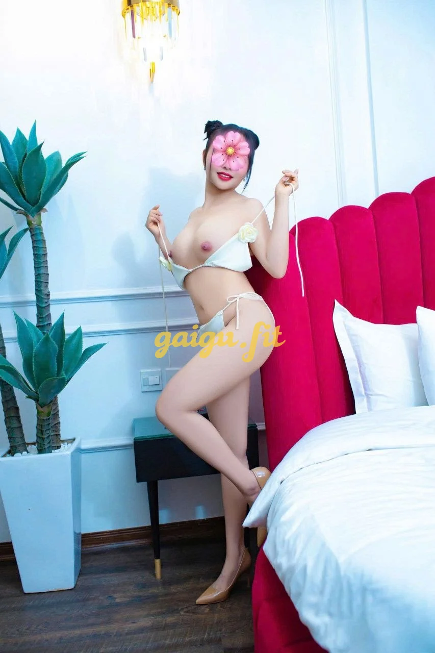 LINH AN - Sexy dâm nữ, chiều khách say sưa