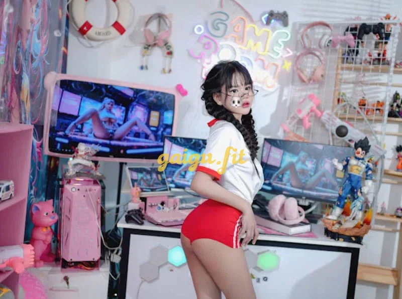 Su Su 2k5 non tơ xinh tươi vào đời.