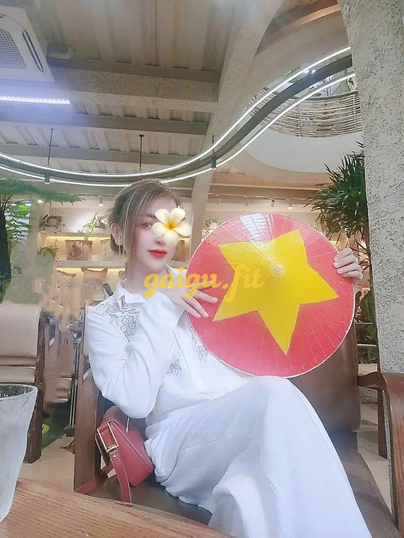 Út Miền Tây 1m62 xinh tươi vào đời.