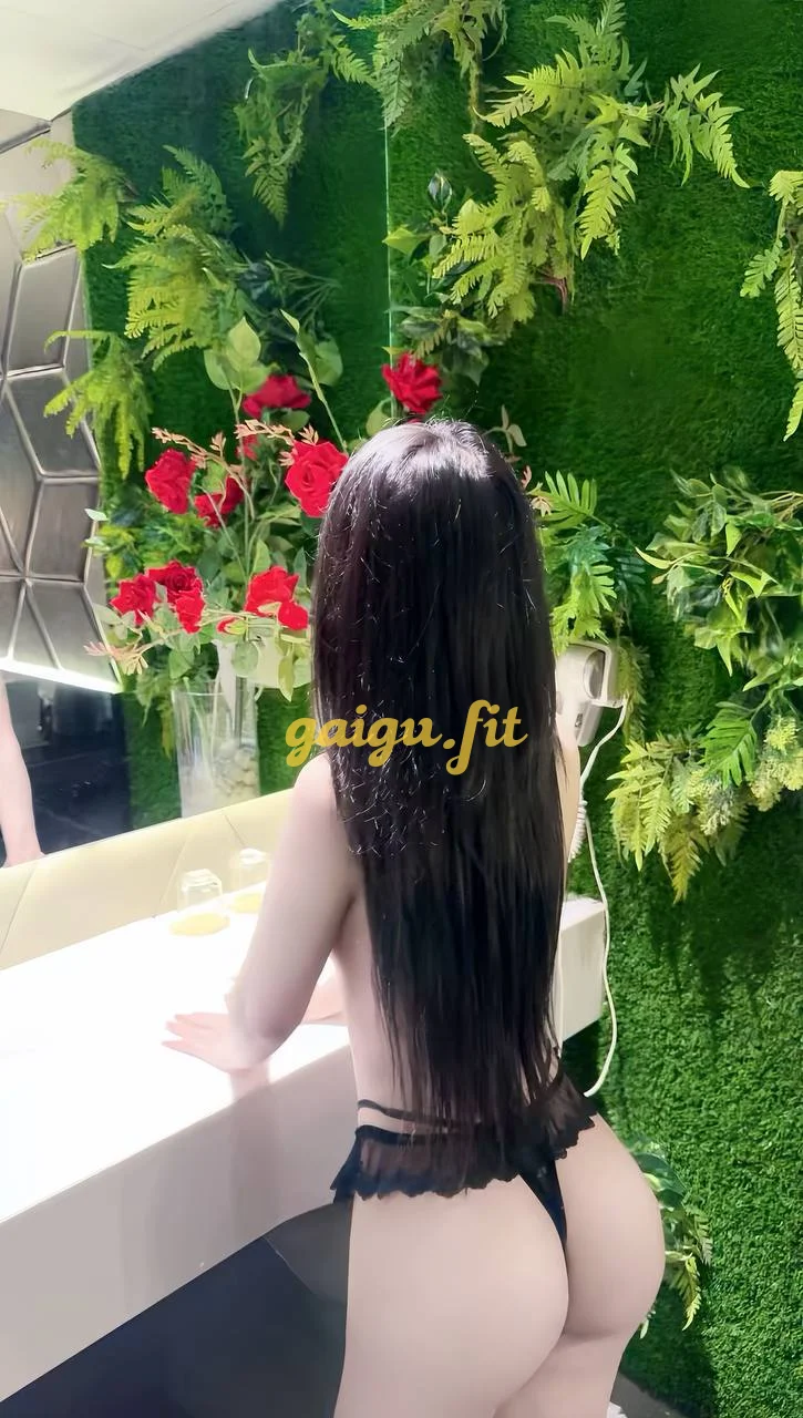 Tuyệt phẩm gái xinh  🌼Ngọc Nhi 🌼 dáng đẹp  mặt xinh lai Tây vú bự núm ti hồng !!