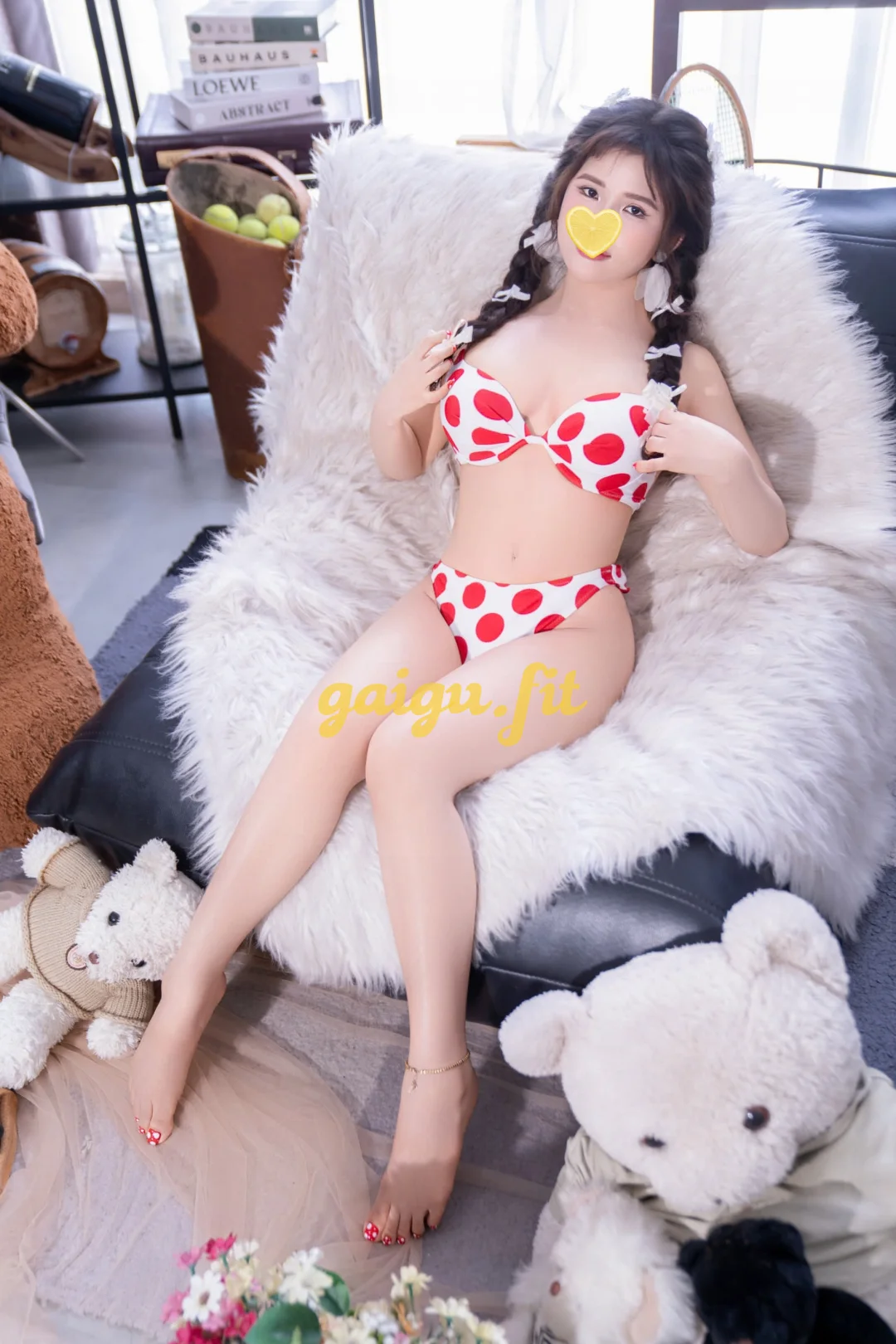 KHÁNH THƯ DỄ THƯƠNG NHỎ NHẮN VÚ CĂNG