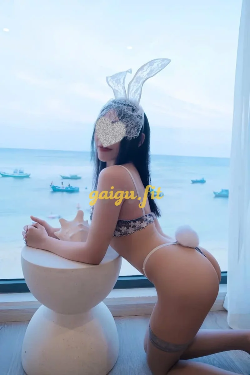 LINH ĐAN CÔ BÉ MỚI VÀO NGHỀ ĐI LÀM LẦN ĐẦU