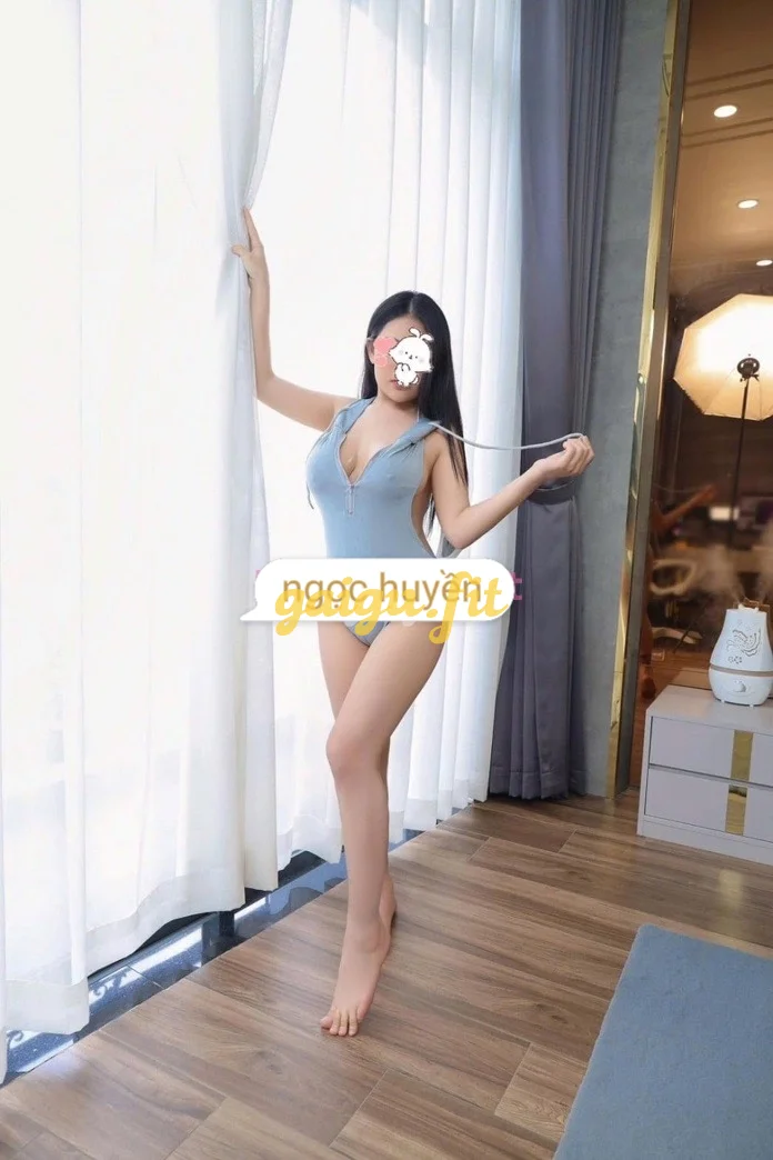 Ngọc Huyền 98 - Siêu Phẩm Mặt Xinh Dáng LoLi Cực Đẹp