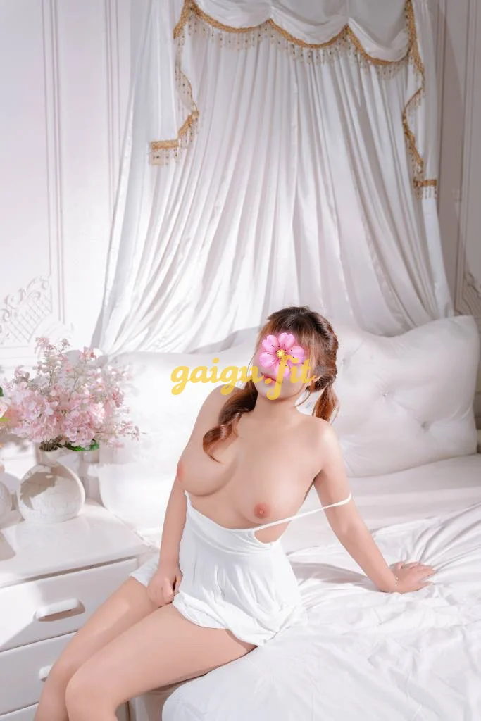 BÉ HUYỀN - NON TƠ TRẺ TRUNG BÍM KHÍT NHIỀU NƯỚC