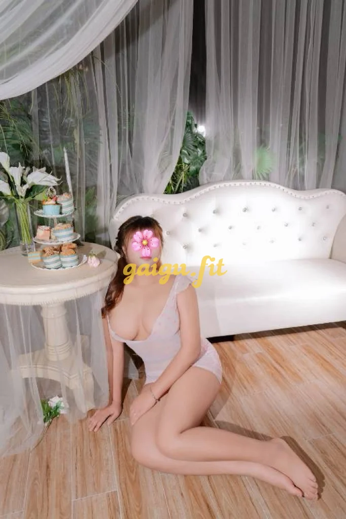 BÉ HUYỀN - NON TƠ TRẺ TRUNG BÍM KHÍT NHIỀU NƯỚC