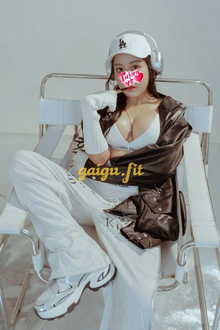 KHÁNH HUYỀN NGỰC TO BODY MƯỢT - NỒNG NÀN QUYẾN RŨ LÀM TÌNH CỰC PHÊ